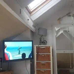  Homestay Le Attic , Fridge Tv Microwave,