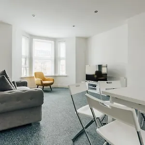 https://new-central-two-double-bedroom-flat-in-lansdowne.bournemouth-hotels.org